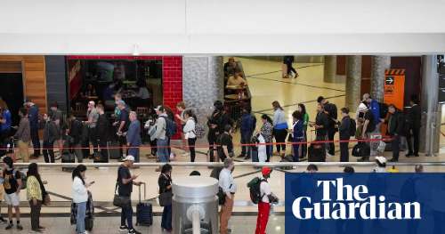 Trump amenaza enviar ICE a aeropuertos desde el lunes