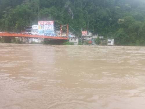 Once centros poblados en Tingo María en riesgo por crecida del Río Huallaga