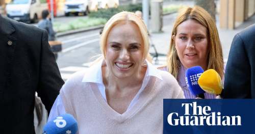 Rebel Wilson declara en juicio por difamación con estrella de su debut