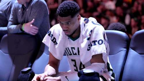 Giannis explota contra los Bucks pero no cierra la puerta a su retorno