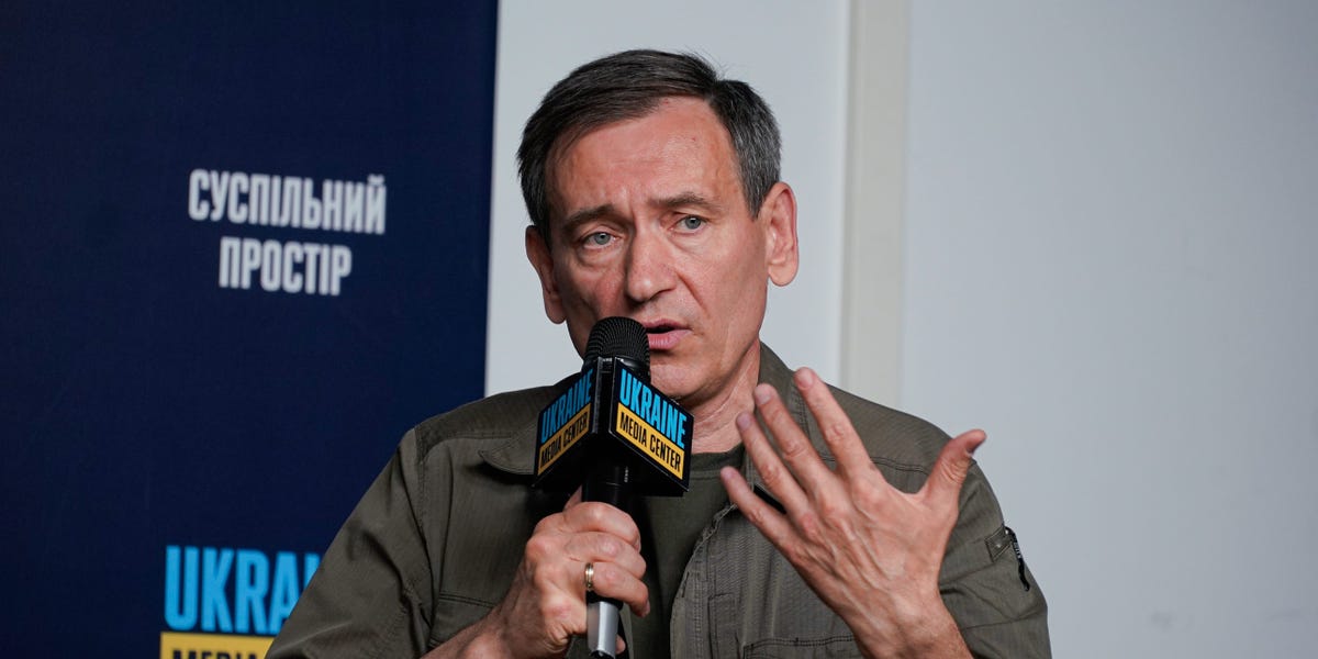 Ucrania lanza cohetes al espacio en secreto desde base aérea, dice diputado