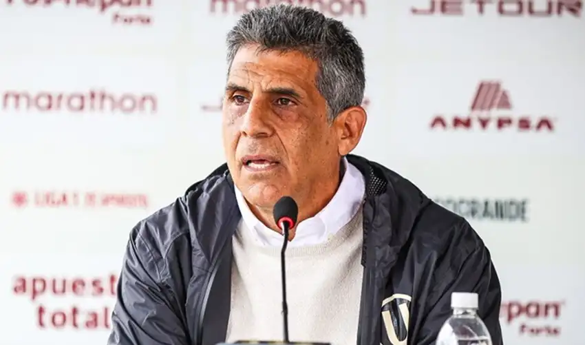 Universitario anuncia salida de Álvaro Barco