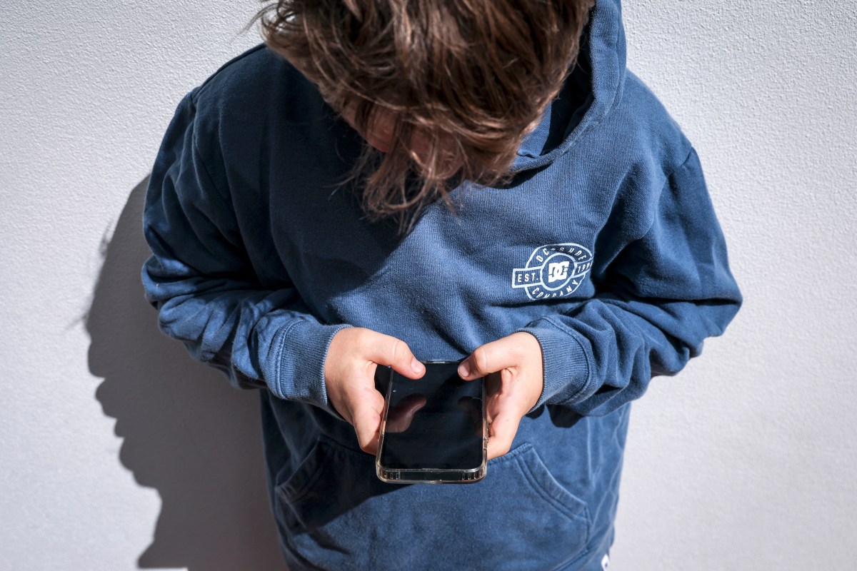 Algunos países consideran la prohibición del acceso a las redes sociales para los menores