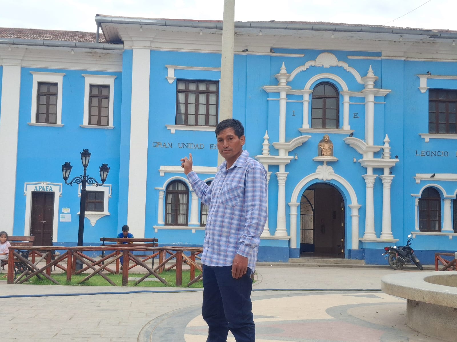 Félix Pascual Gómez presenta “Divina Flor de los Andes” y reivindica su camino en la escritura