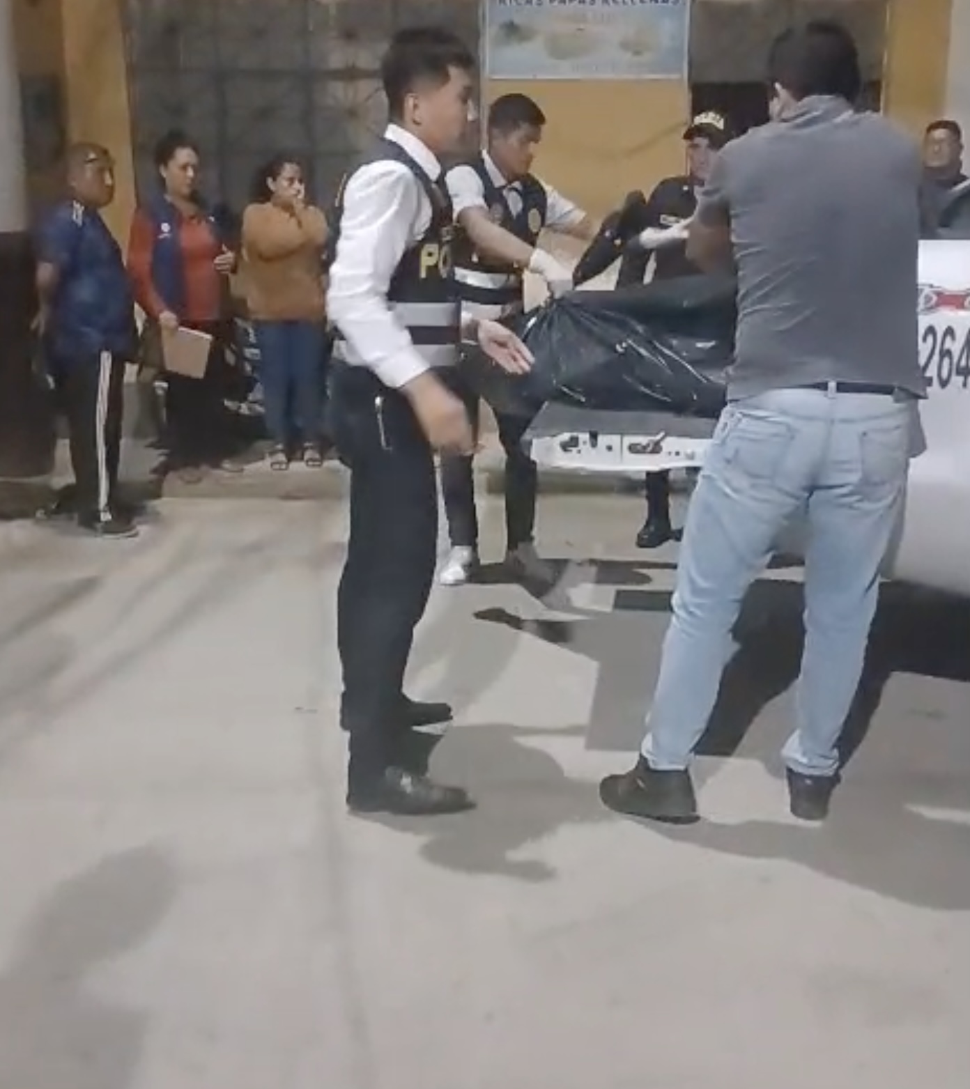 Hallan muerto a un joven en jirón Bolognesi y autoridades investigan presunto suicidio