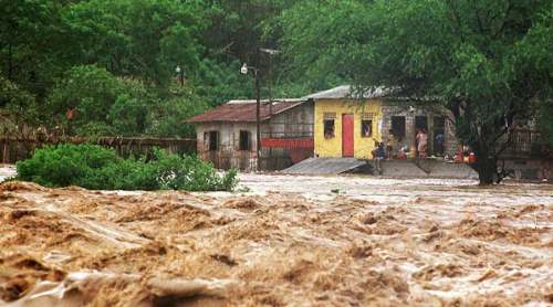 Selva bajo alerta por lluvias torrenciales y vientos extremos hasta el 1 de Mayo