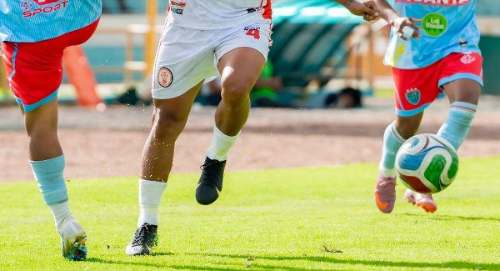 Dos clubes peruanos expulsados de la Liga 1 por violencia