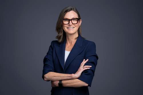 Cathie Woods' ARK invierte por primera vez en la startup Lucra