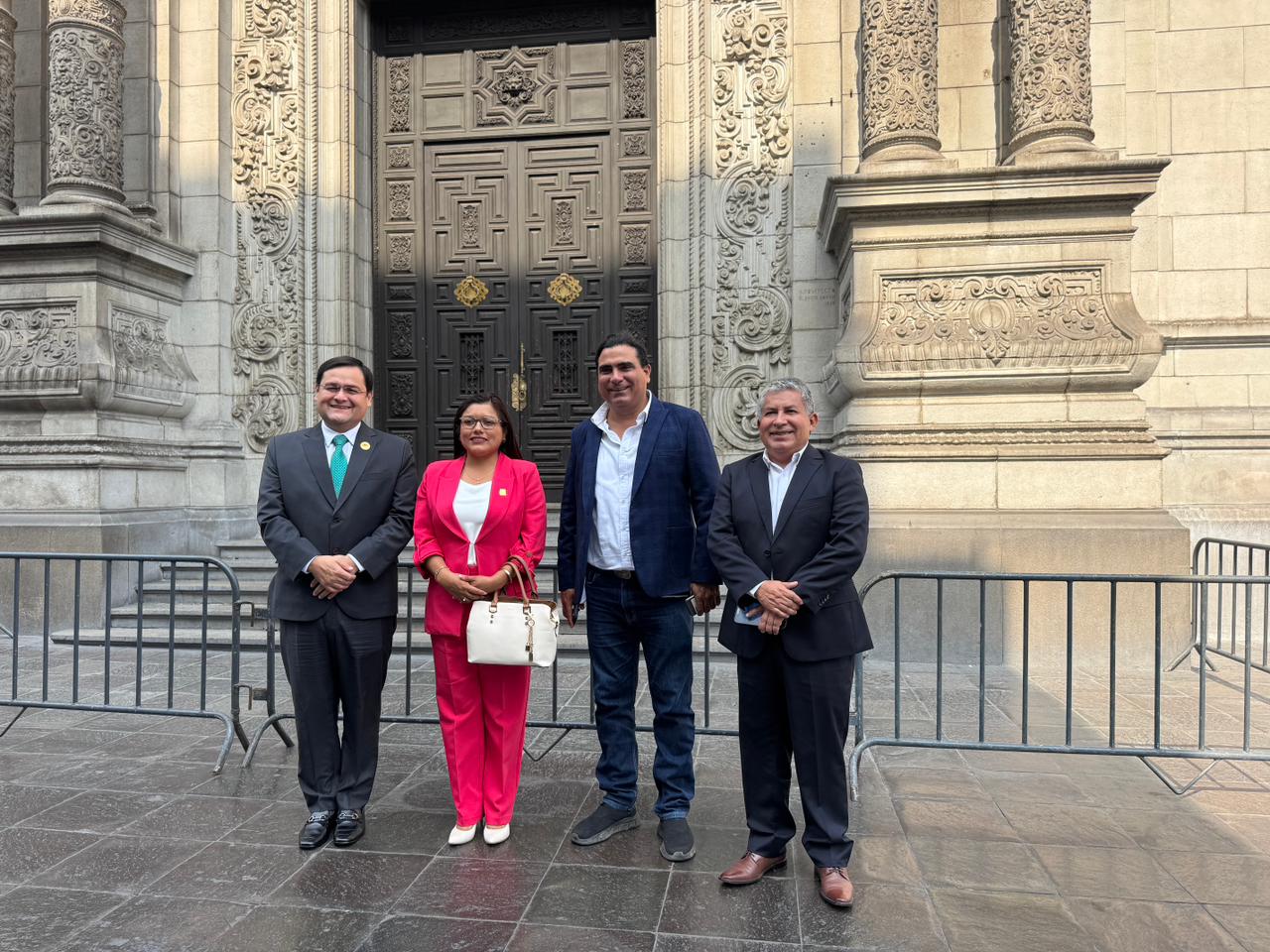 Pulgar lleva 10 proyectos de Huánuco a reunión con presidente Balcázar