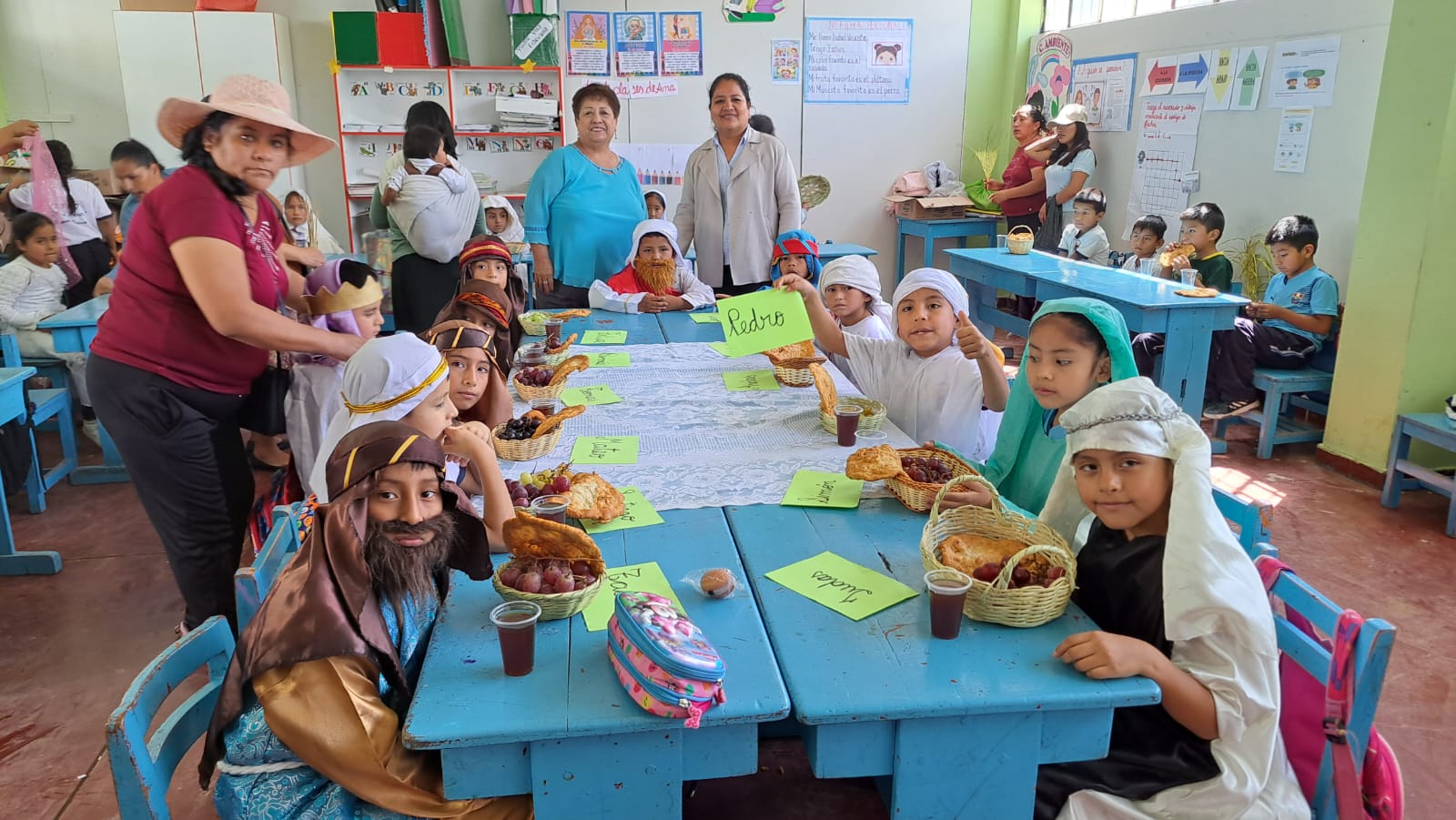 Alumnos del colegio El Gran Maestro recrean la Última Cena por Semana Santa 