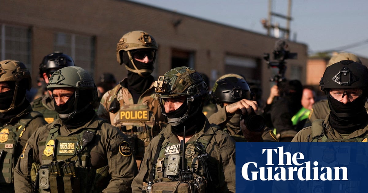 ICE recula: Caen cargos a manifestantes de Chicago