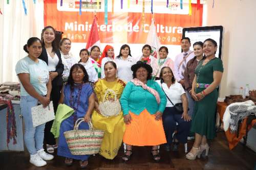 Encuentro de mujeres originarias en Huánuco expone el abandono estatal de las artesanas indígenas