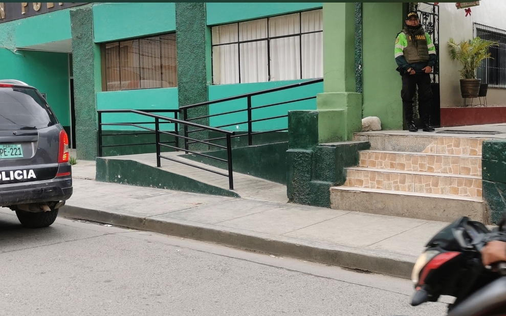 Investigado acusa a policía de facilitar su fuga durante allanamiento en Las Moras