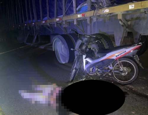 Joven en moto muere tras chocar con camión varado por huelga arrocera en Aucayacu