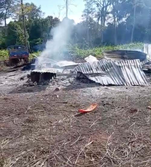 Mineros ilegales incendian viviendas en Puerto Inca para desalojar a familias de agricultores