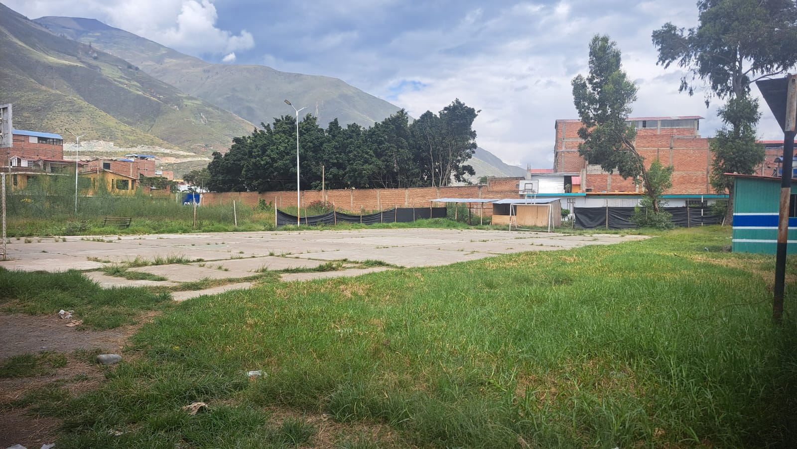 Obra de 1.2 millones en Huayopampa es hoy un descampado de maleza y abandono