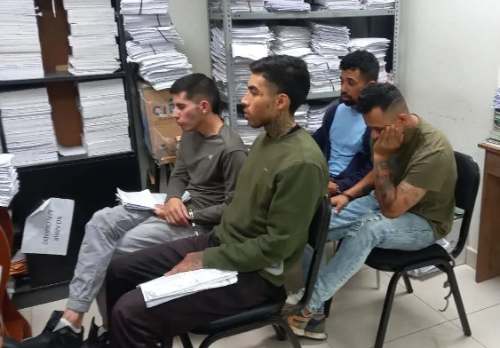 Envían al penal a cuatro extranjeros por presunta extorsión a comerciante