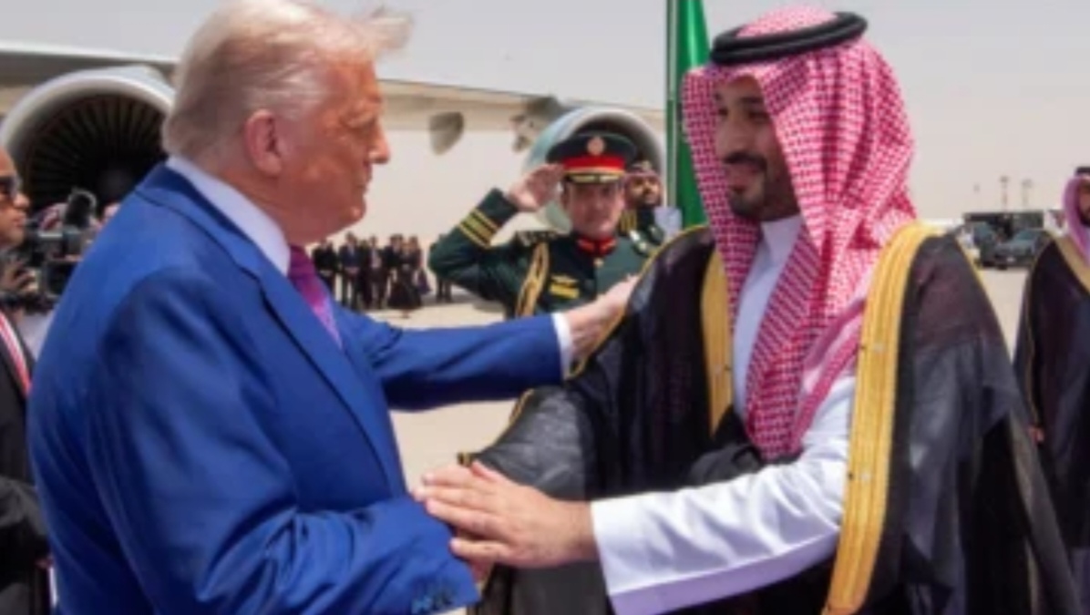 Trump inicia gira por Medio Oriente con foco en Irán, petróleo y defensa