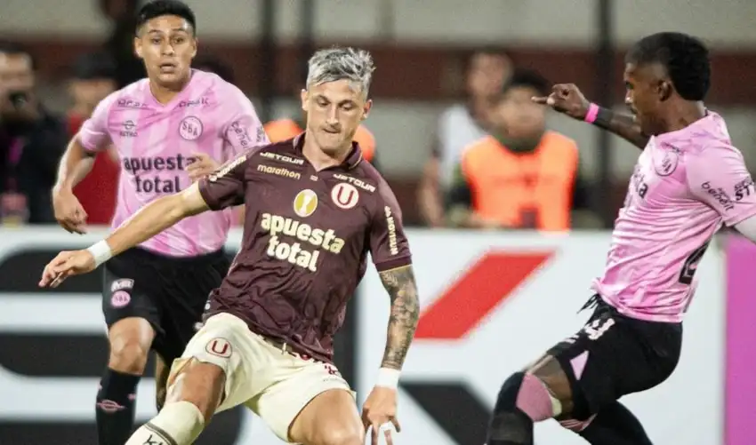 Universitario se aleja del Apertura