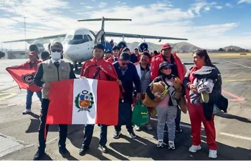 Repatrían a 338 peruanos varados en Bolivia tras bloqueos de carreteras