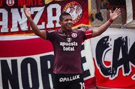Universitario golea y sigue en pelea