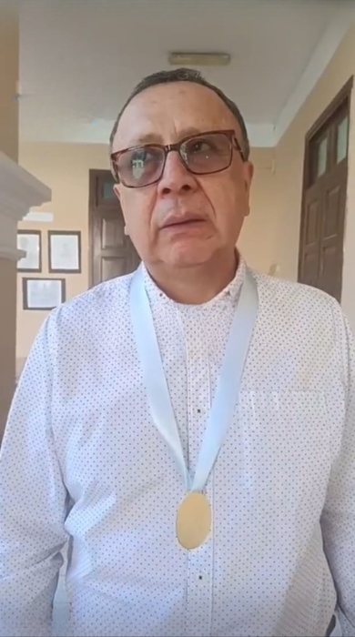 Wilson Cachay Aliaga recibe máximo reconocimiento de la promoción 1976