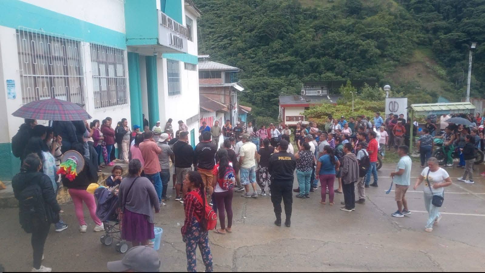 Pobladores de Monzón estallan por vías abandonadas y municipalidad queda cerrada sin atención