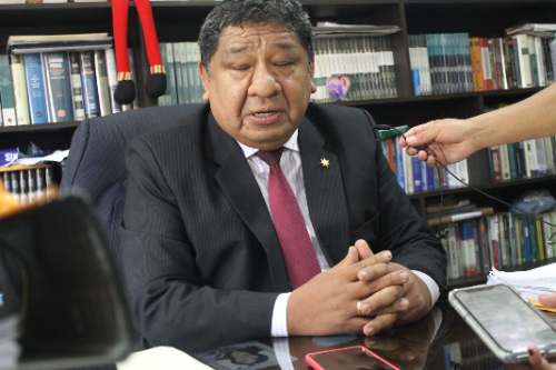 Abogado Cajusol califica de 'dilema entre el sida y el cáncer' balotaje tras conteo oficial
