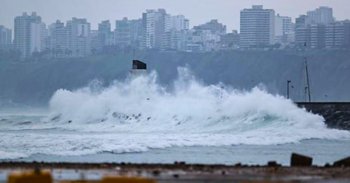 La Marina de Guerra avisa sobre fuertes oleajes con olas de tres veces más grandes que lo habitual en Acapulco
