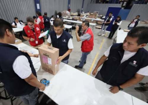 ONPE entrega actas al JNE y eleva presión sobre segunda vuelta presidencial