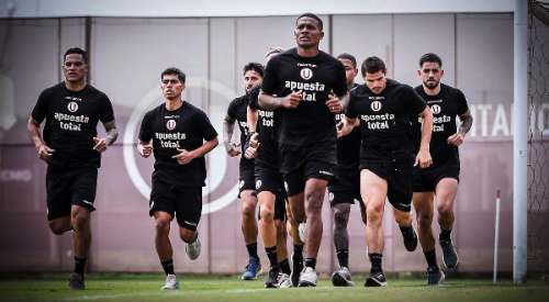 Universitario: José Carabalí presentó molestias en el tobillo durante entrenamientos en Campo Mar