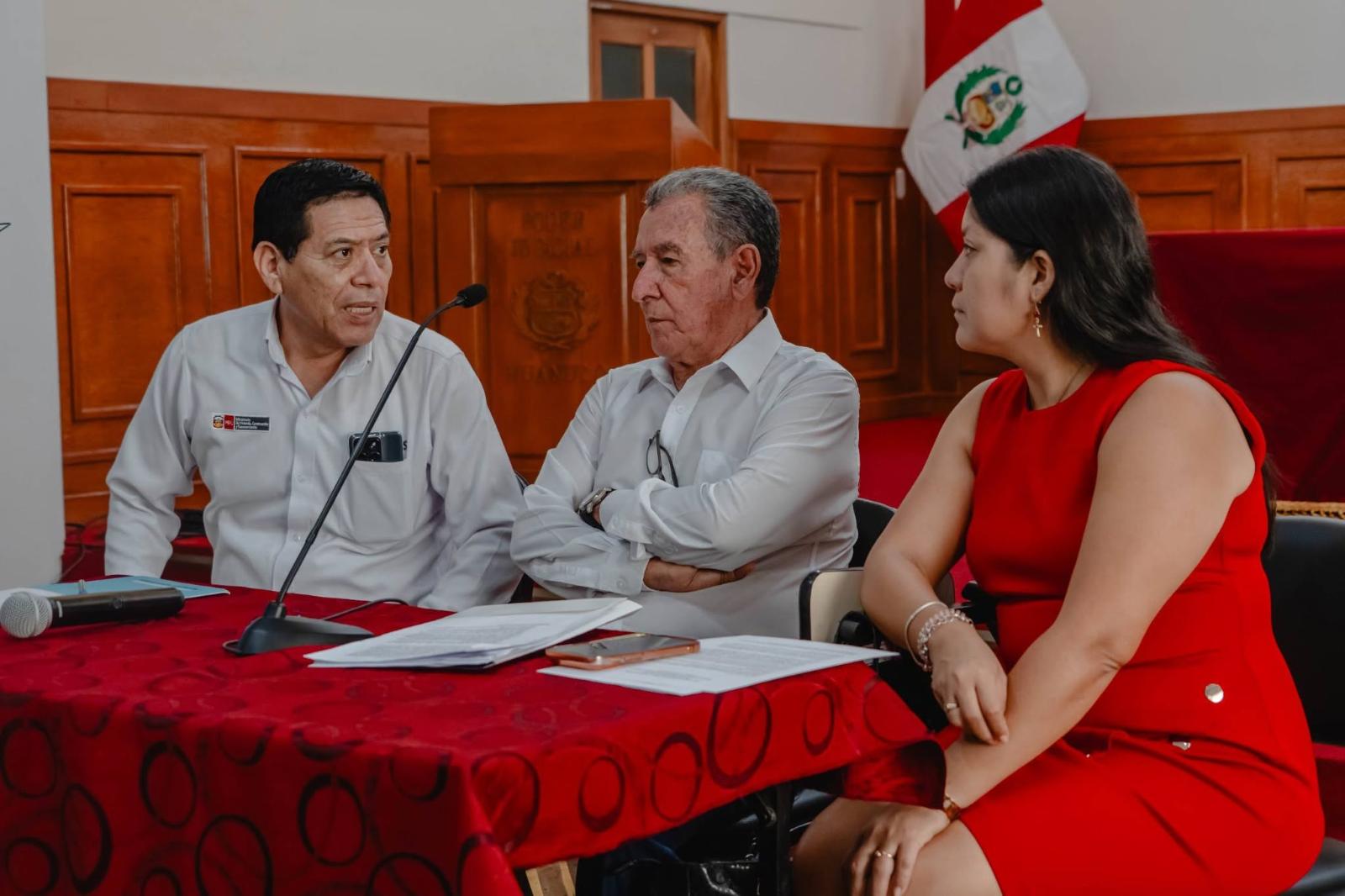 Mesa de la Comision Regional Anticorrupcion en la Corte Superior de Huanuco