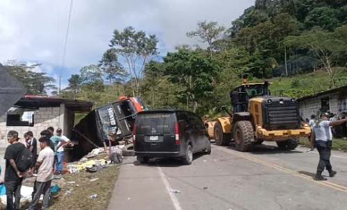 Cadáveres quedaron horas en la vía tras tragedia de Real Chankas en Leoncio Prado