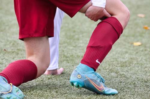 Lesión escalofriante en el Canadá-Qatar: Koné se destroza la pierna