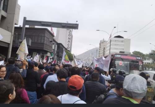 Docentes universitarios presionan por homologación salarial y mayor presupuesto público