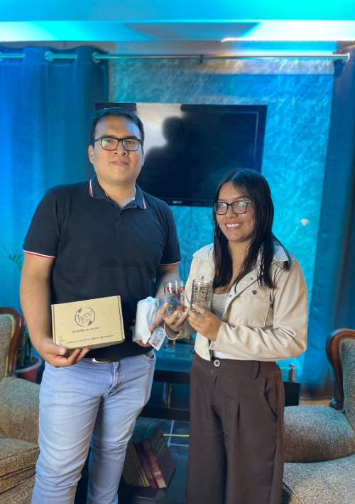 Hope in Glass transforma botellas en vasos y plantea una cultura de reciclaje en Huánuco