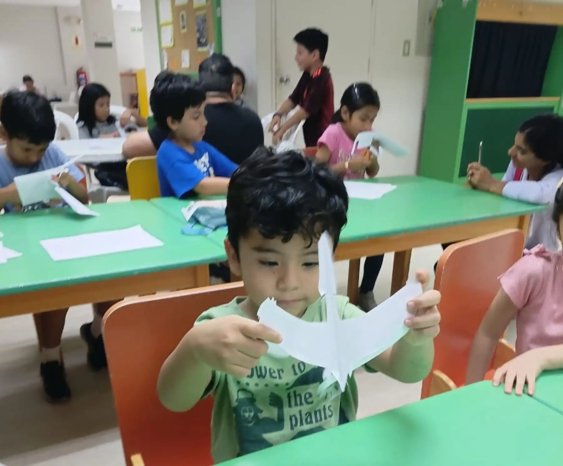 Exposición individual “Dinosaurios: Arte, Papel y Experiencia Educativa” se abre en Pueblo Libre