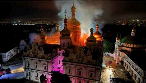 Incendio afecta histórico monasterio de Kyiv Pechersk Lavra tras ataque ruso en Ucrania