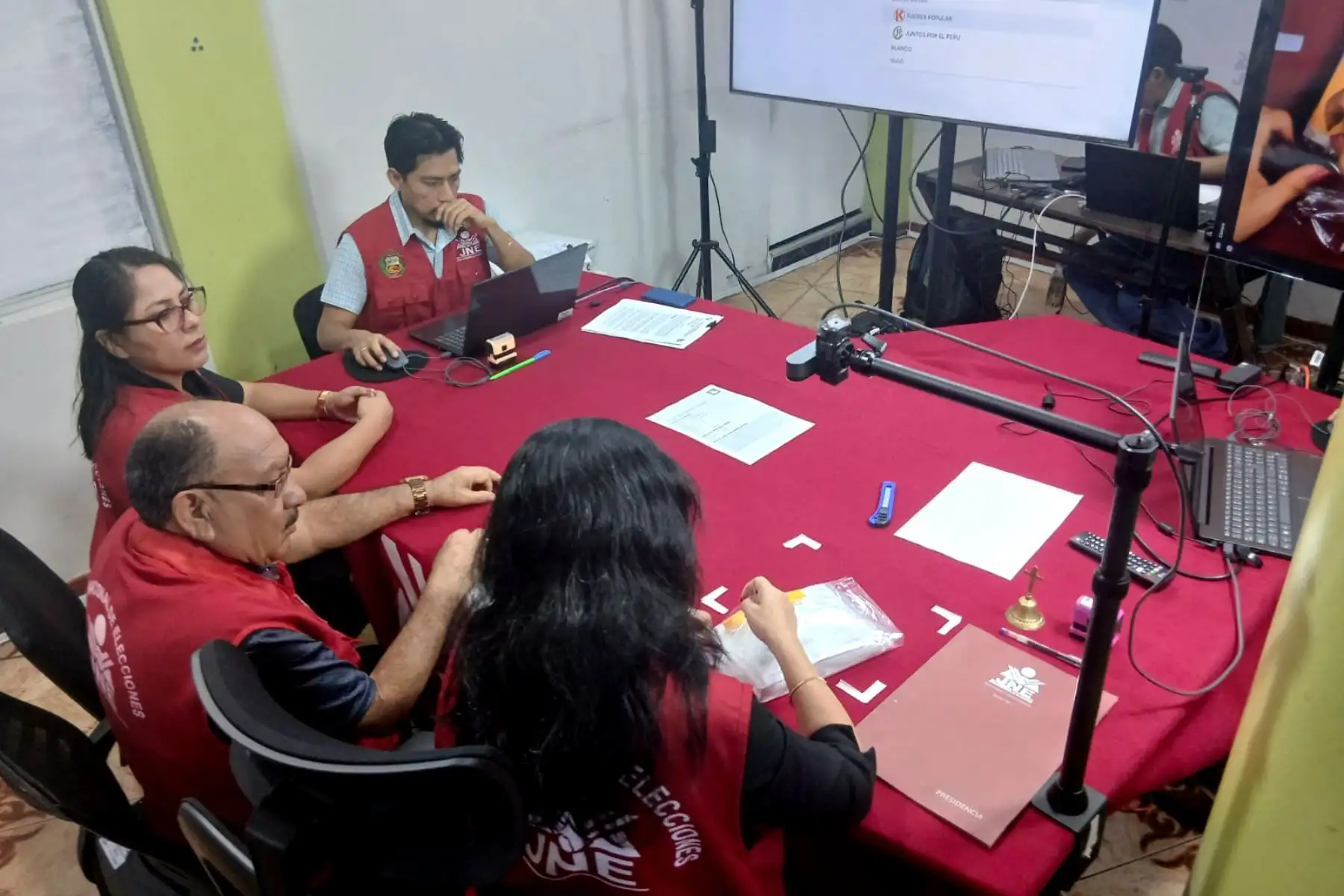JEE Lima Centro 2 realiza audiencia de recuento de votos para acta observada de segunda vuelta