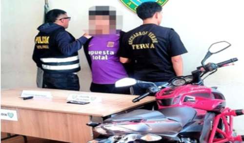 Alarma delató a “Peluquitas”: cayó manejando moto que habría sido robada
