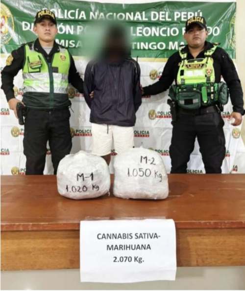 Intentó escapar en moto y arrojó mochila con más de dos kilos de marihuana