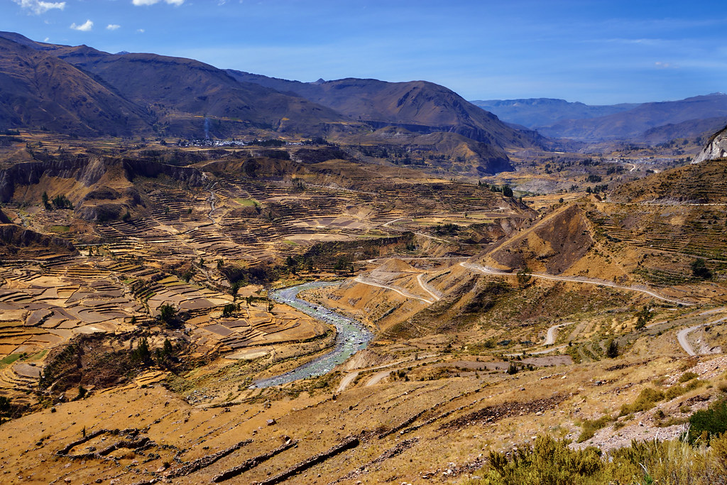 Destruyen cinco balsas draga en operativo contra minería ilegal en el río Aguaytía