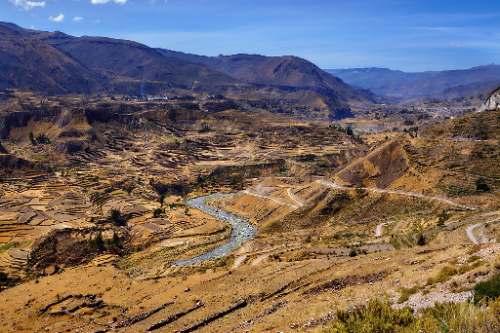 Destruyen cinco balsas draga en operativo contra minería ilegal en el río Aguaytía