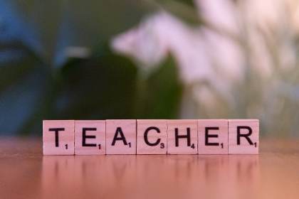 Familiares de docente acusado de tocamientos realizan plantón en Cayhuayna