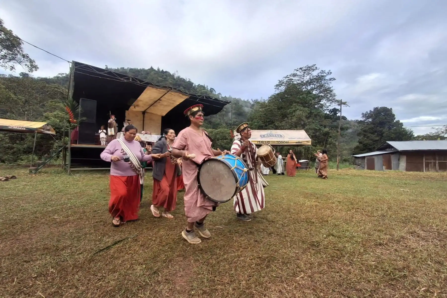 Yáneshas celebran su identidad con feria cultural, gastronómica y tradicional en Villa Rica