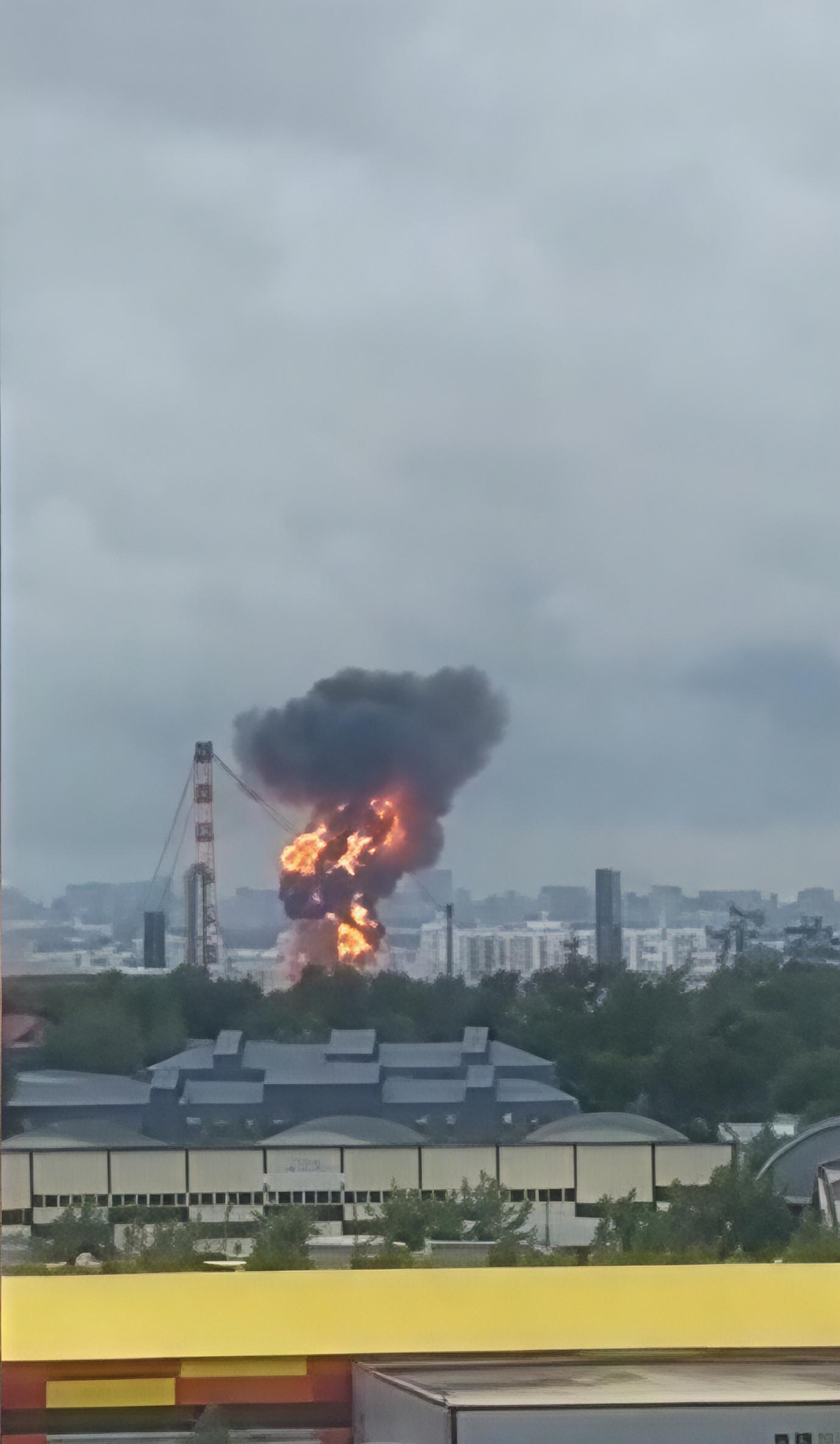 Video muestra ataque de Ucrania a una refinería de petróleo en la región de Moscú
