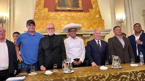 Roberto Sánchez, Ricardo Belmont, Alfonso López Chau y George Forsyth firman acuerdo sobre gobernabilidad