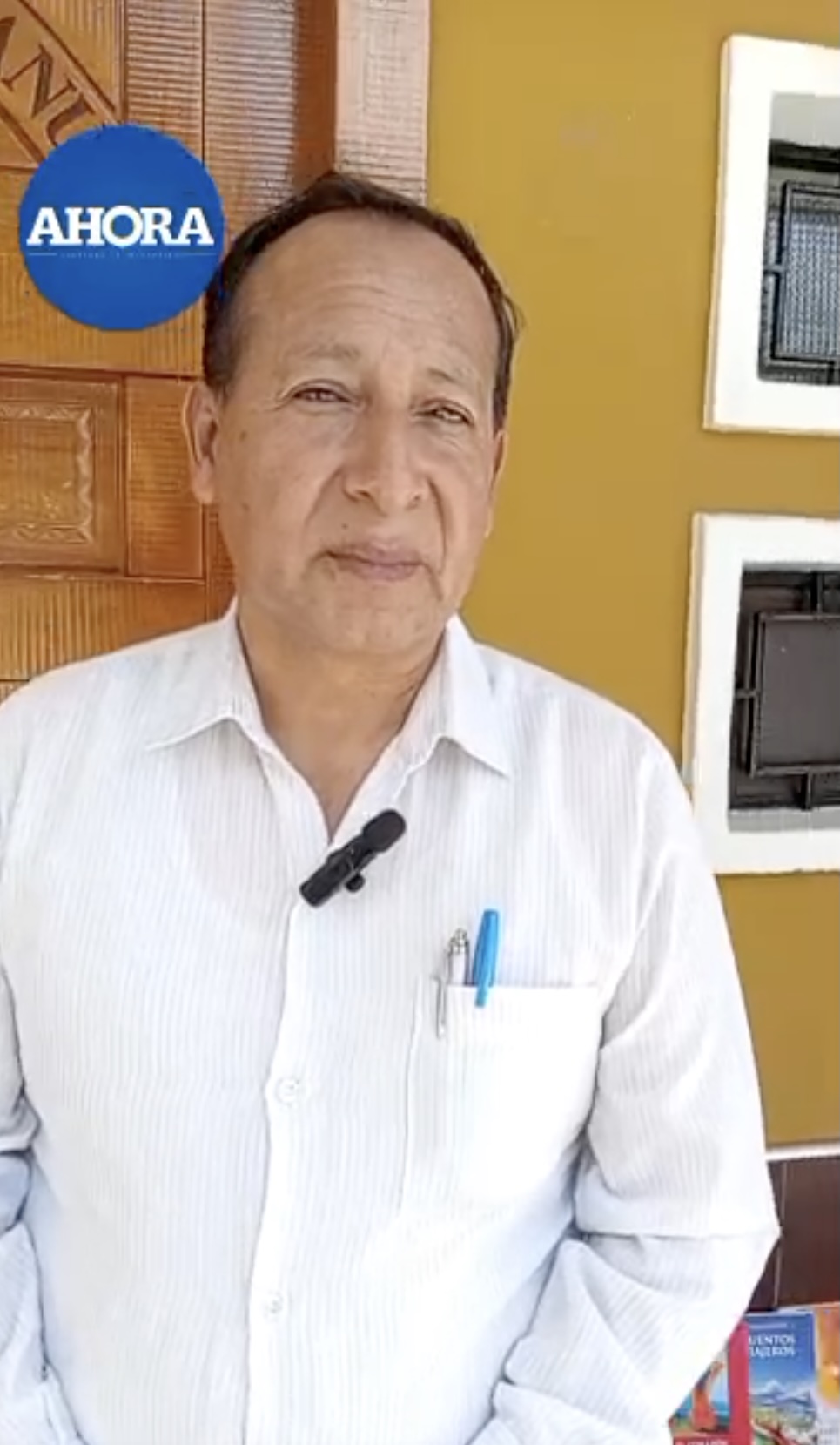 Freddy Aranda ofrece libros sobre historia y tradición huanuqueña en la Plaza de Armas