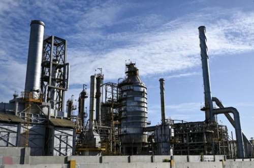 Petróleo vuelve a subir mientras el mundo mira a Ormuz con cautela