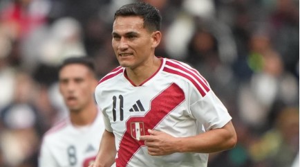 Vélez se adueña de la Bicolor